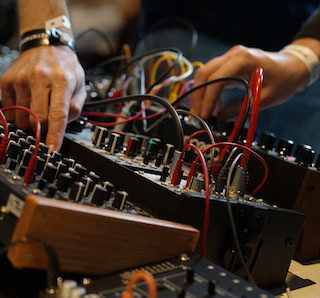 Фестиваль музыки и технологий Synthposium 2017: модульное программирование и синтезаторные переиздания