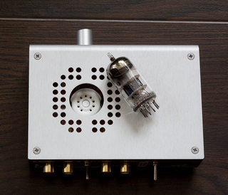 Тест усилителя для наушников Schiit Vali 2: много звука из одной лампы