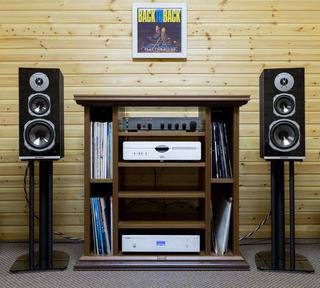 Тест акустики Quadral Argentum 530 в паре с усилителем AMC XIA 50: гармоничная связка для небольшой комнаты