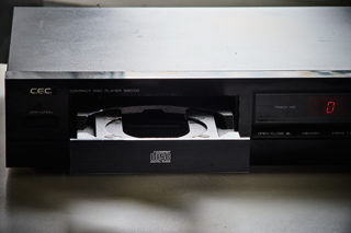 Как звучит бюджетный цифровой винтаж? Тестируем прародителя советских CD-плееров — C.E.C 580CD