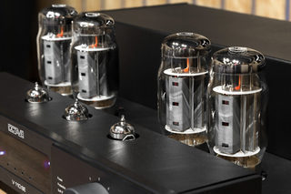 Тест интегрированного усилителя Octave Audio V 110 SE: необычная лампа