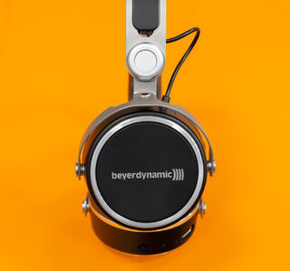 Тест беспроводных наушников Beyerdynamic Aventho: цифра против классики