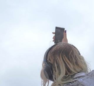 Тест смартфона Sony Xperia XZ1 Compact и беспроводных наушников Sony MDR-1000X: городской комплект