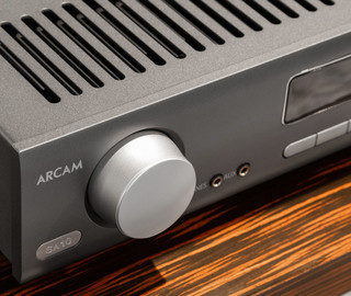 Тест интегрированного усилителя Arcam SA10: верность марке