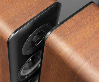 Тест напольной акустики Wharfedale D330: барабаны на переднем плане