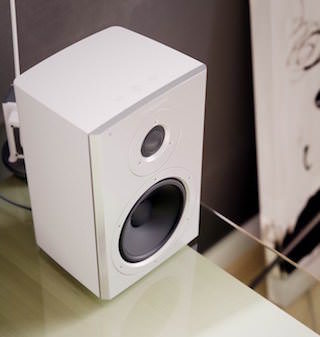 Тест активных акустических систем Dynaudio Xeo 2: модернизм как способ сэкономить место на рабочем столе