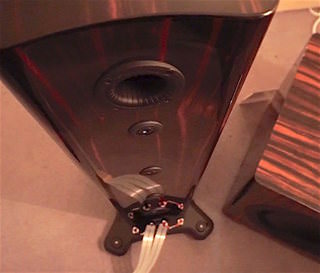 Видеорепортаж с выставки Hi-Fi & High End Show 2016: красные огни транзисторного усилителя
