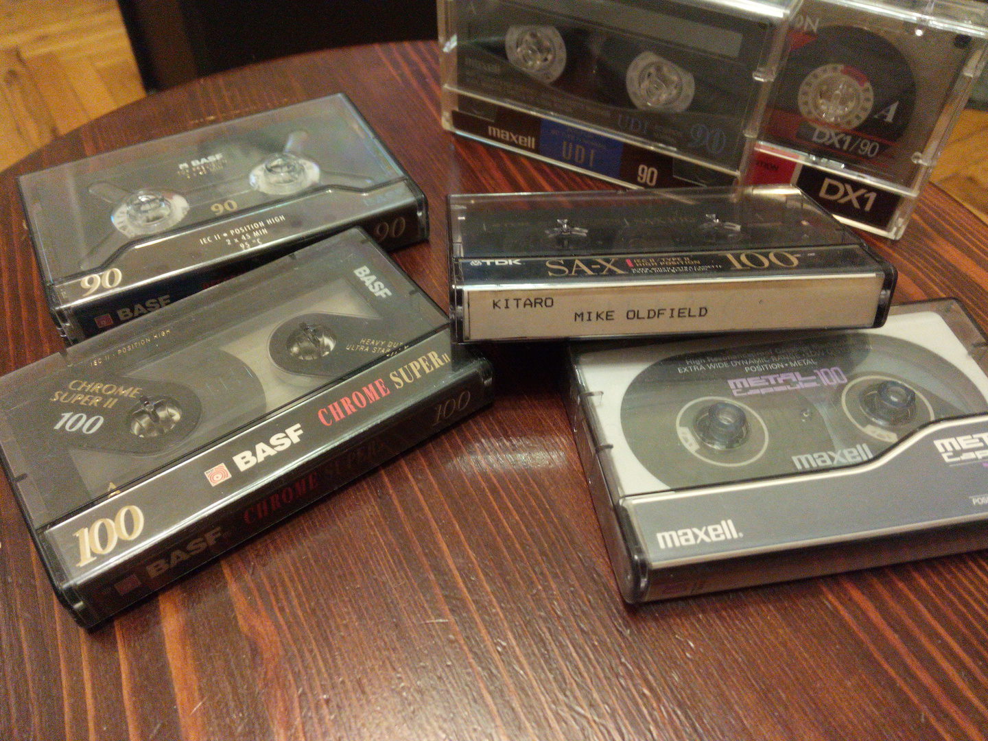 Кассеты 90 х. Кассета сони 90х. Кассета групп 90-x. Sony 90е. Аудиокассеты 90-х.