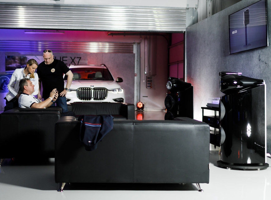 BMW провела российский VIP-показ топовых автомобилей в комплектации с акустикой Bowers & Wilkins ...