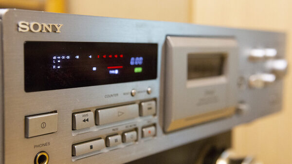 Очередной источник - кассетный магнитофон Sony TC-KB920S