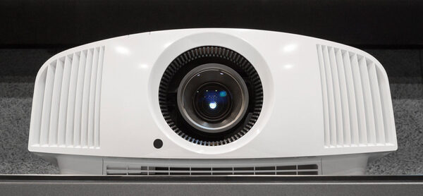 Тест 4К-проектора Sony VPL-VW260: о пользе конкуренции