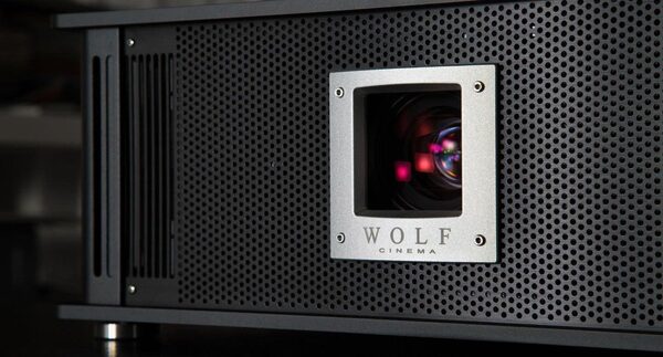 Тест проектора Wolf Cinema TXF-2000: чемпион во фраке