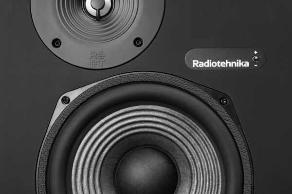 Тест полочной акустики Radiotehnika Sigma 1.01: рок-н-ролл жив!