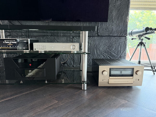 Gryphon Diablo 333 vs. Accuphase E800