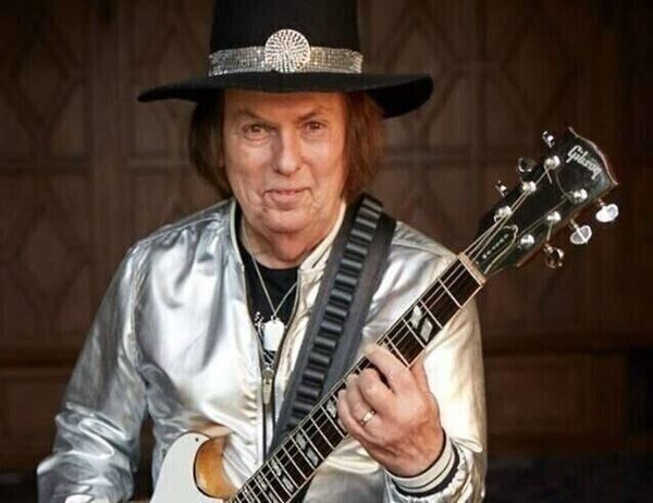 80 лет исполняется Дэйву Хиллу — британскому музыканту, ведущему гитаристу и бэк-вокалисту британской рок-группы Slade.