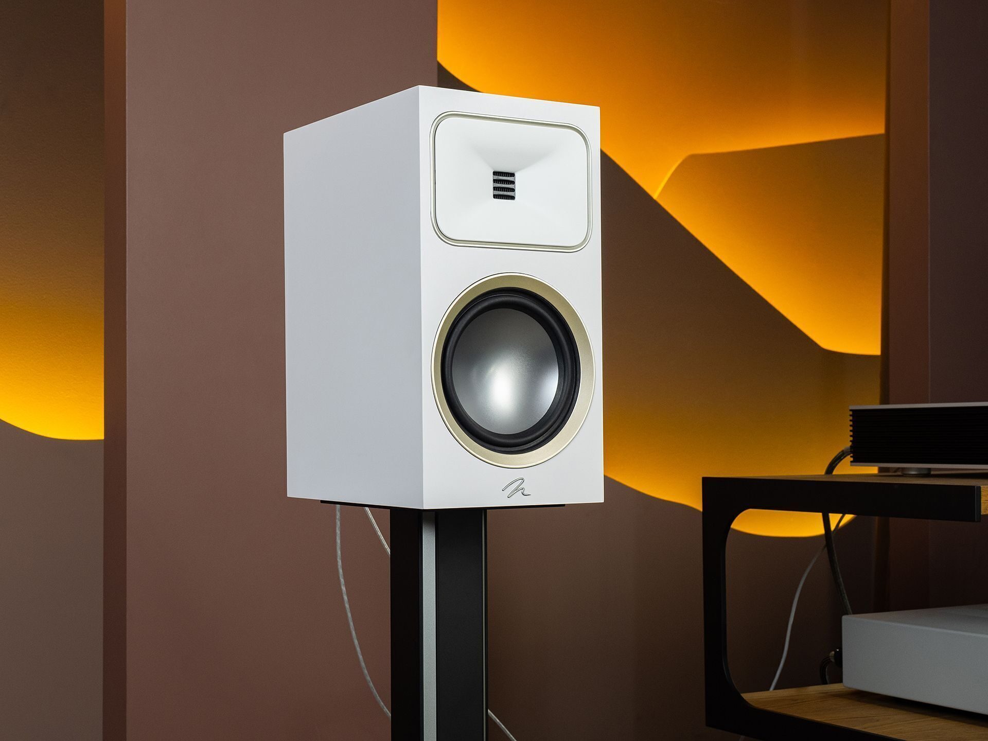 Тест полочной акустики MartinLogan Motion Foundation B2: как благородный AMT ограниченные бюджеты покорял