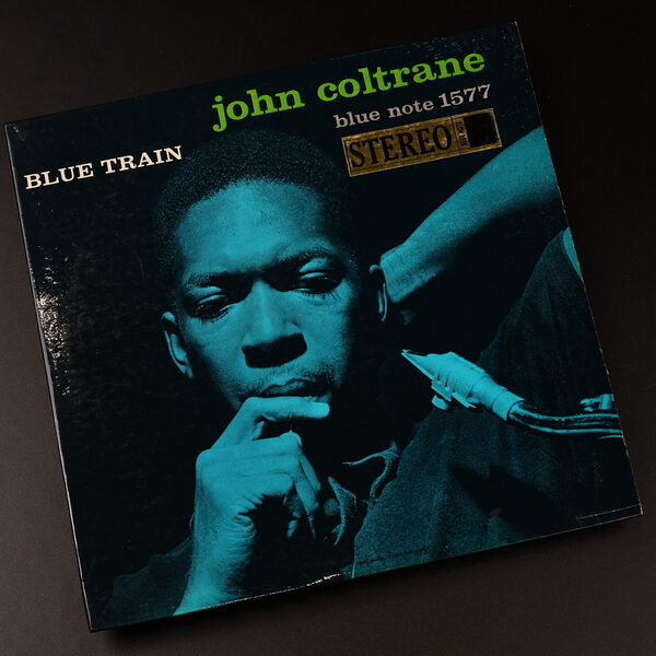 Выдох после бездны: Как Джон Колтрейн заново учился дышать на альбоме Blue Train.