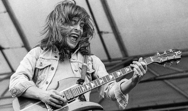 Рик Дерринджер, легендарный гитарист и вокалист, создатель “Rock And Roll, Hoochie Koo”, скончался в возрасте 77 лет.