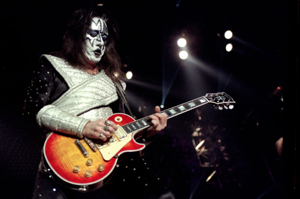 Умер сооснователь Kiss Эйс Фрейли