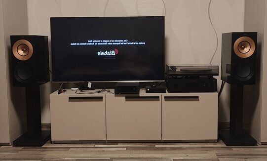 Kef Reference 1 meta vs Kef R3 meta