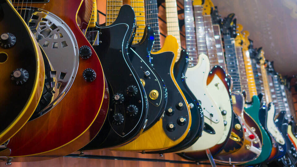 Эксперт сравнил возросший спрос на гитары с эпохой The Beatles