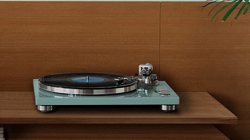 Teac представила лимитированную версию вертушки TN-400BT-X в синем цвете