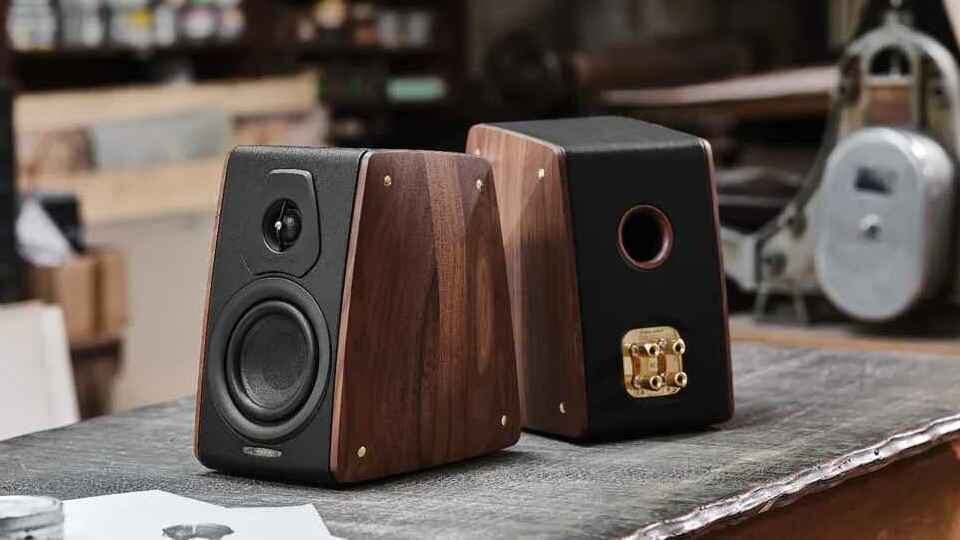 Двухполосники Sonus Faber Concertino G4: твитер и бумажный мидвуфер в пробке и коже Ohoskin