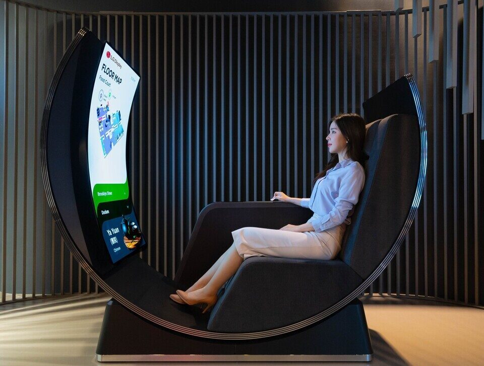 LG покажет на CES изогнутые OLED-экраны с медиакреслом и телевелотренажером