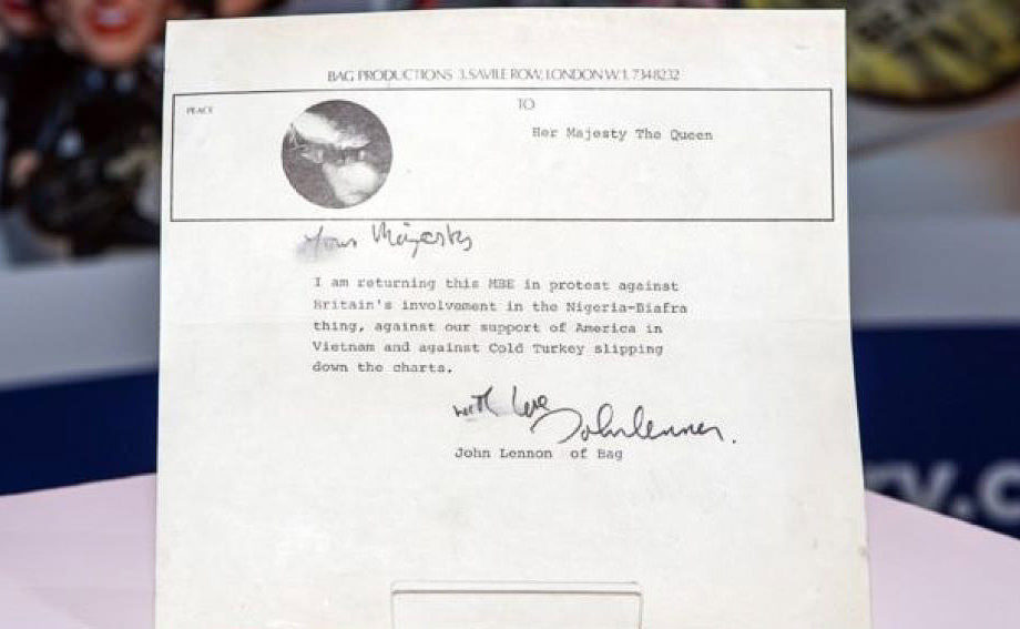 В старом конверте для грампластинки найдено письмо Джона Леннона к королеве