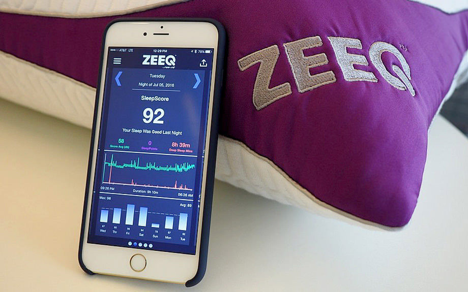 Zeeq: противохрапная подушка со встроенными динамиками, стримером и будильником