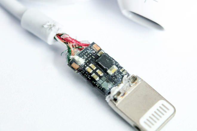 В наушниках EarPods Lightning и адаптерах Lightning-3.5mm обнаружили чип ЦАПа