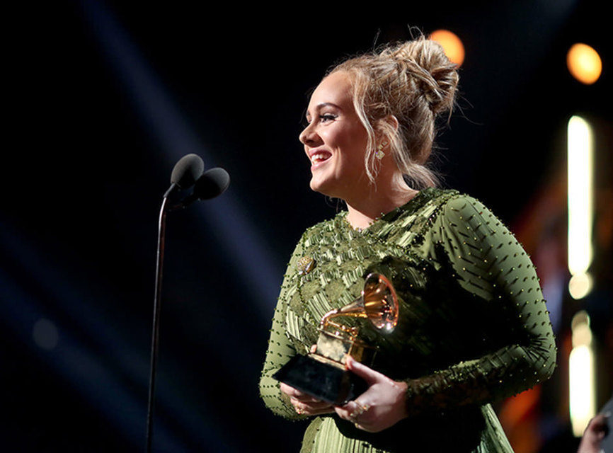 59 церемония «Грэмми»: три главных награды у Adele и пять посмертных статуэток у Боуи