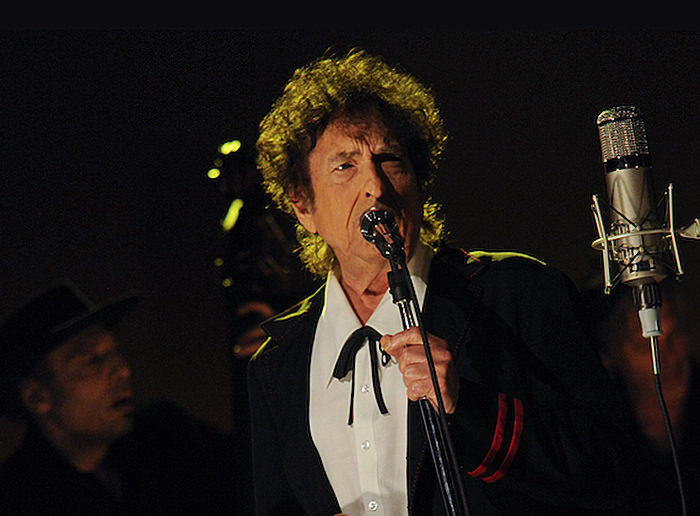 Боб Дилан выпустит тройной альбом каверов «Triplicate»
