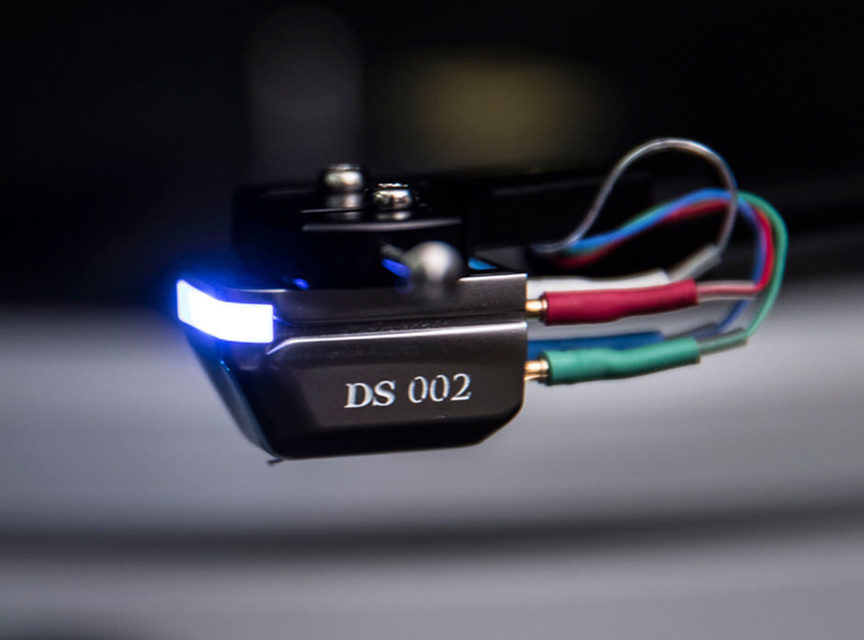 DS Audio представила опто-механический картридж начального уровня и фонокорректор DS 002