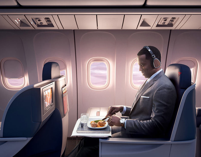Пассажирам бизнес-класса Delta Air Lines предложит на время полета наушники LSTN