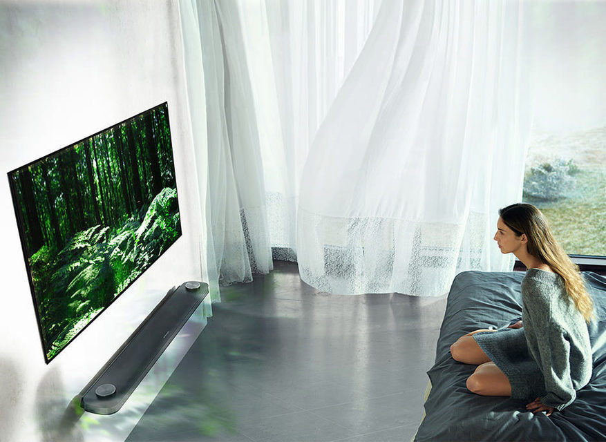 LG выпустила 77-дюймовый телевизор-«обои» за 20 000 долларов