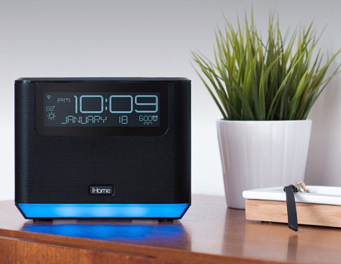 iHome iAVS16: умный будильник с голосовым помощником Amazon Alexa