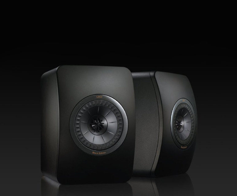 KEF представила полностью черную версию акустики LS50
