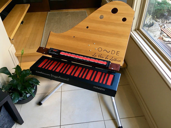 La Voix Du Luthier: деревянные резонаторные панели для электронных музыкальных инструментов