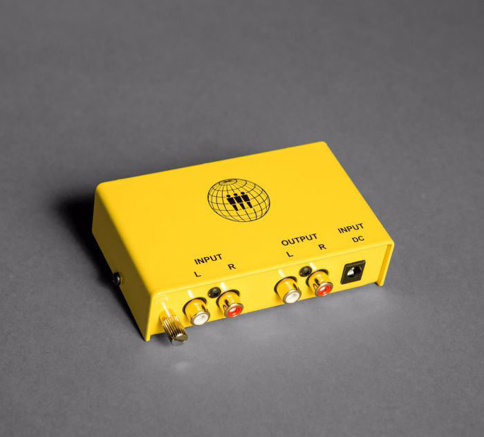 Third Man Records выпустила желтый фонокорректор на основе Pro-Ject Phono Box MM