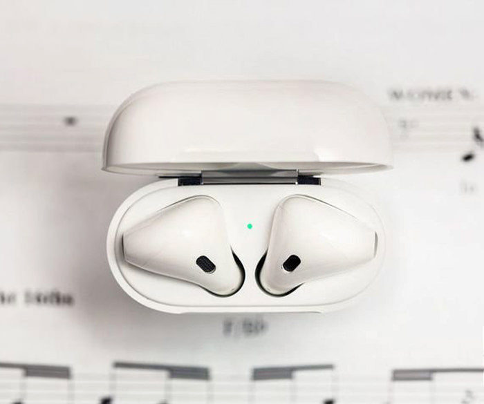 Apple AirPods получат функционал слухового аппарата