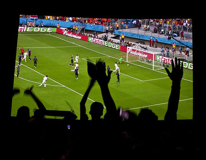 Статистика: футбол в России смотрели на больших экранах