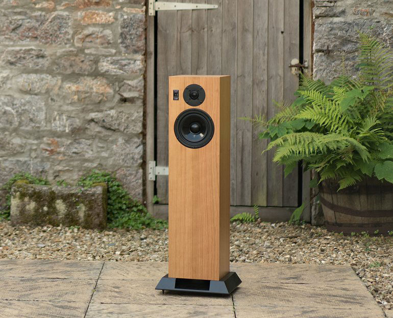 The Chartwell LS6/f от Graham Audio: напольная акустика с классической конструкцией BBC
