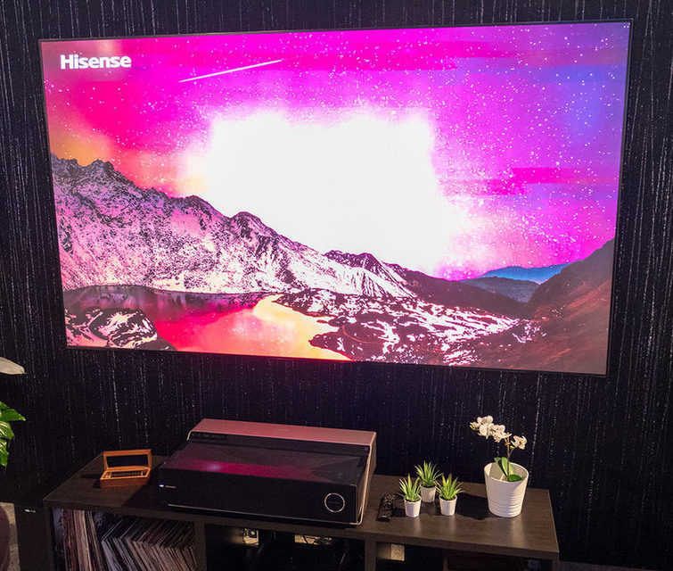 Hisense 4K TriChroma Laser TV 100L7T: проекторная система с тремя лазерами, экраном 100 дюймов и звуком Harman Kardon