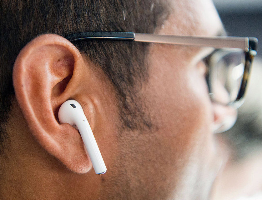 Слухи: в наушниках Apple AirPods 2 будут биометрические сенсоры