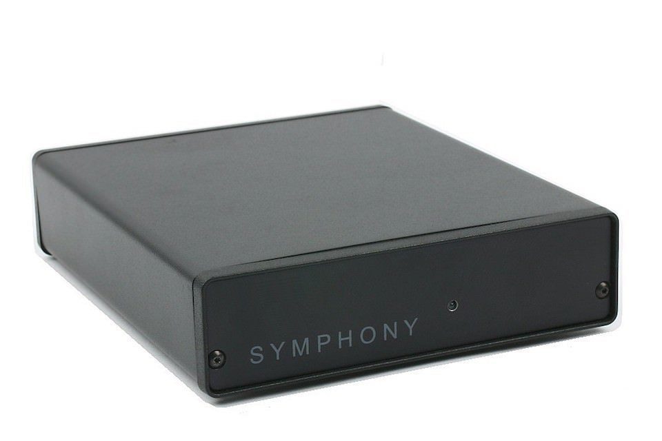 Расс Эндрюс представил устройства Symphony для улучшения звука путем стабилизации электромагнитного поля
