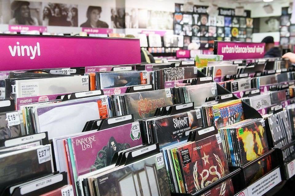 Сеть музыкальных магазинов HMV открыла в Бирмингеме флагманскую точку HMV Vault