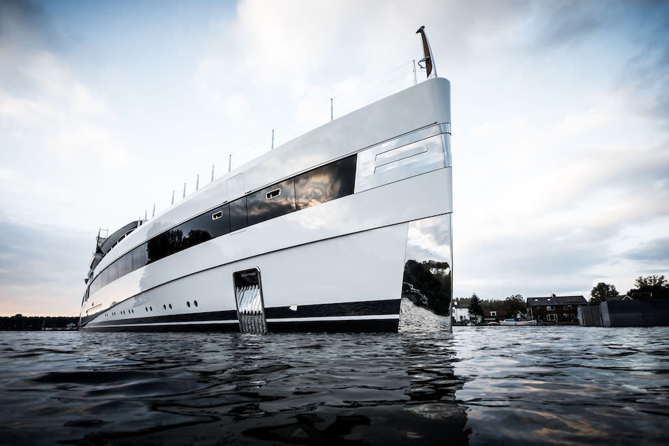 Владелец клуба Washington Redskins построил на своей супер-яхте IMAX-кинозал за 3 млн долларов