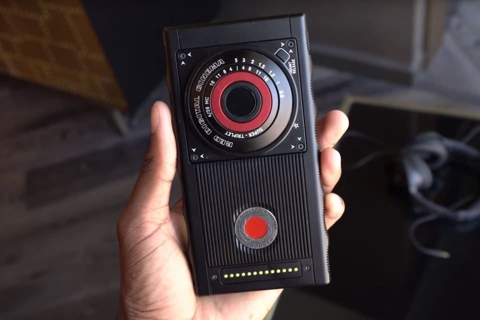 RED занялась созданием обновленной модели смартфона Hydrogen One с камерой Pro-уровня