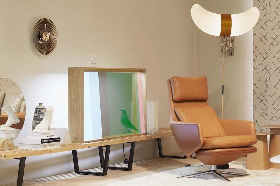Panasonic продемонстрировал концепцию прозрачной OLED-мебели
